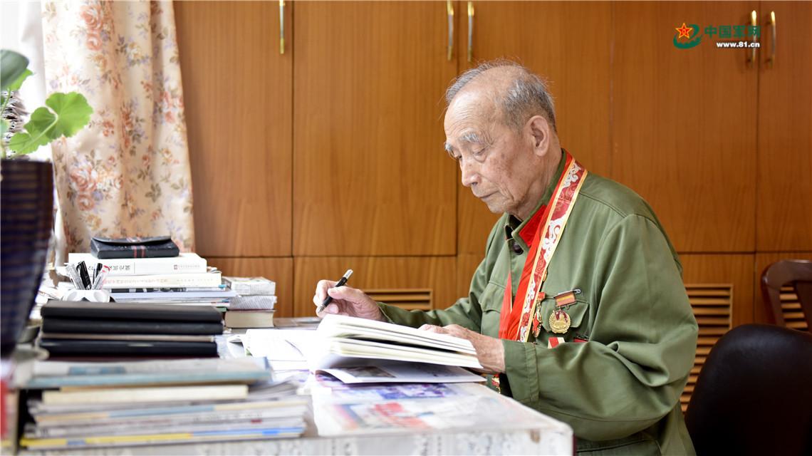 九旬老党员的人生坚守