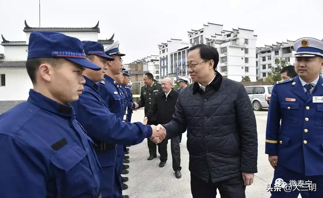致敬岁月领航者，慰问老干部的温暖时刻