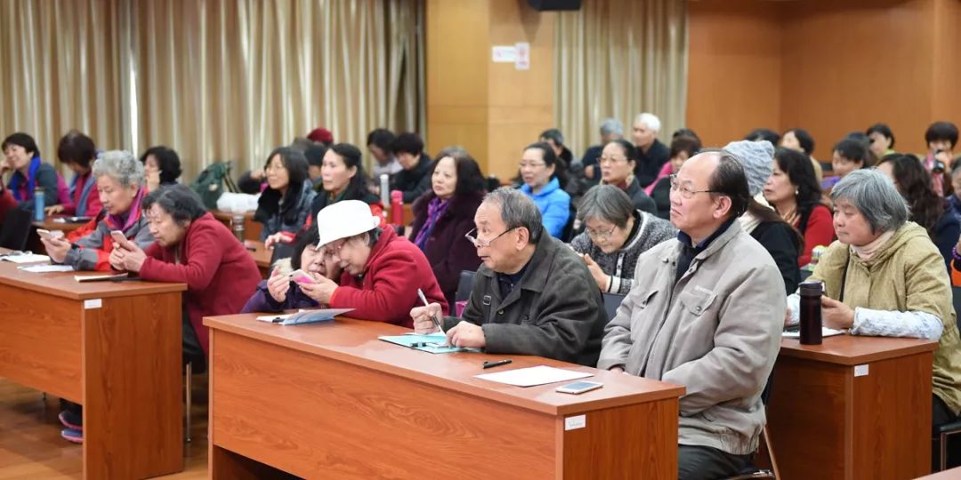 培养老年管理队伍，挖掘潜能助力和谐社会共建