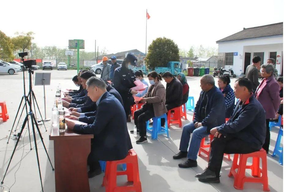 老年人赡养与权益保障，法律、社会责任的探讨