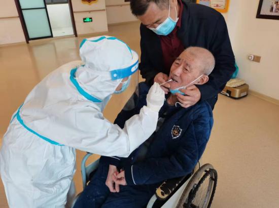 养老院老年人核酸检测，守护长者的健康防线