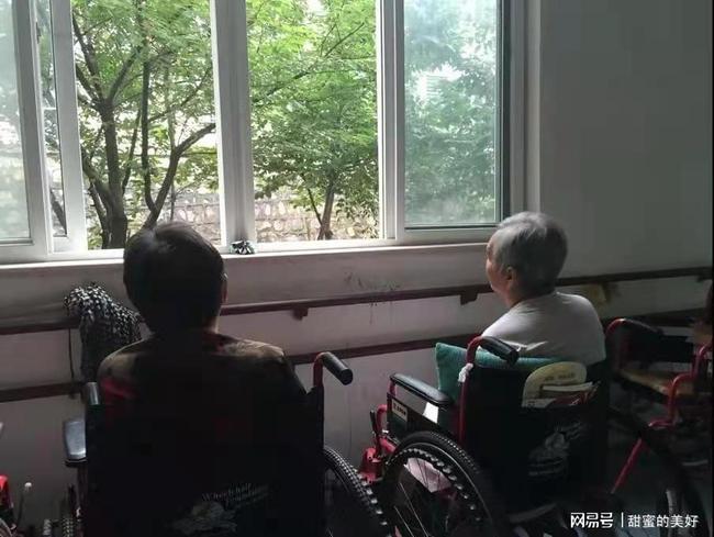 老年人住在养老院好吗？一种深度探讨