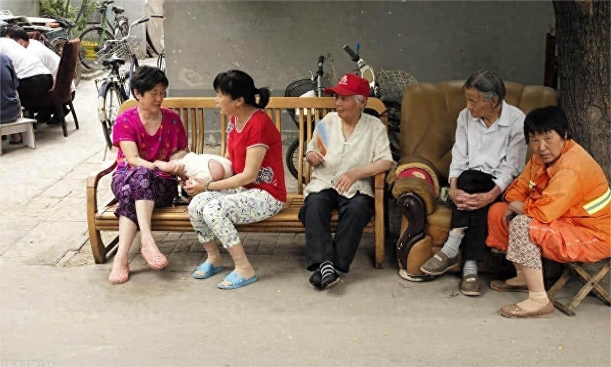 老年人在养老院幸福吗？探究养老院生活的多维度视角