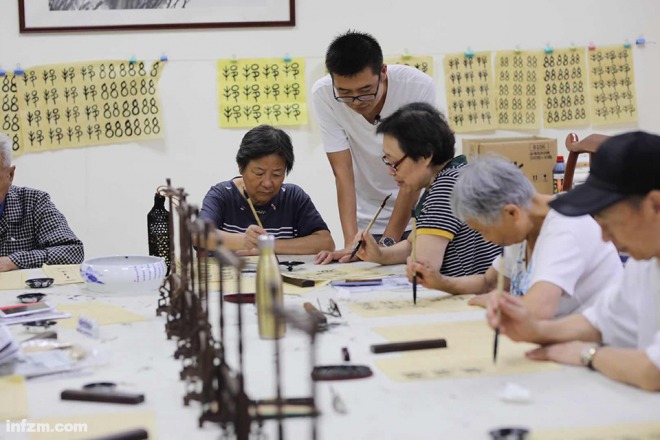 养老院老年人绘画课程的魅力与挑战