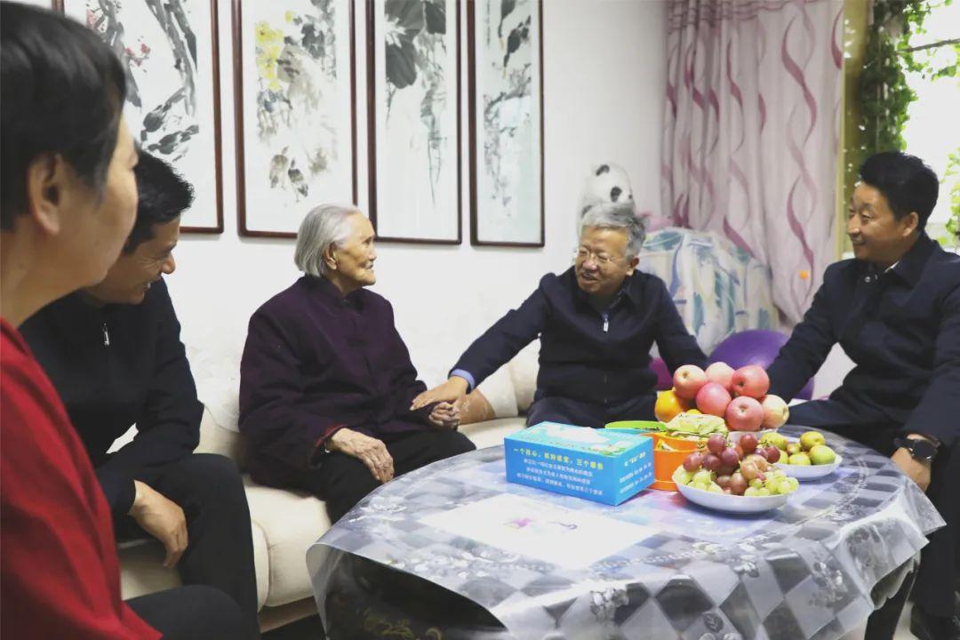 老年人养老的温馨描绘，用温暖的词汇形容晚年生活的美好