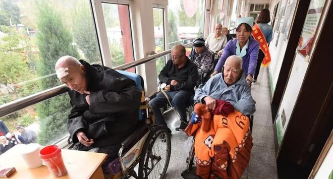 老年人坚持选择养老院，独立、尊严与社区融合的价值