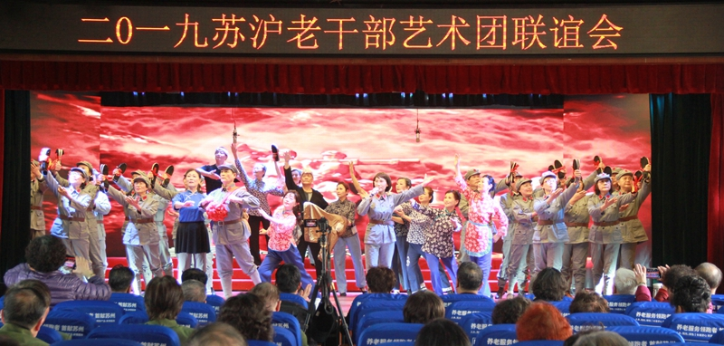 网易新闻举办文艺汇演，展现老年人新风采的魅力时刻