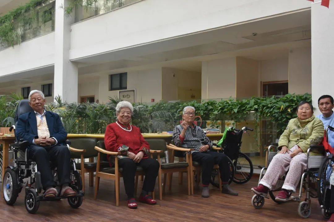 濮阳市老干部学雷锋志愿服务队，传承雷锋精神，点亮社区之光