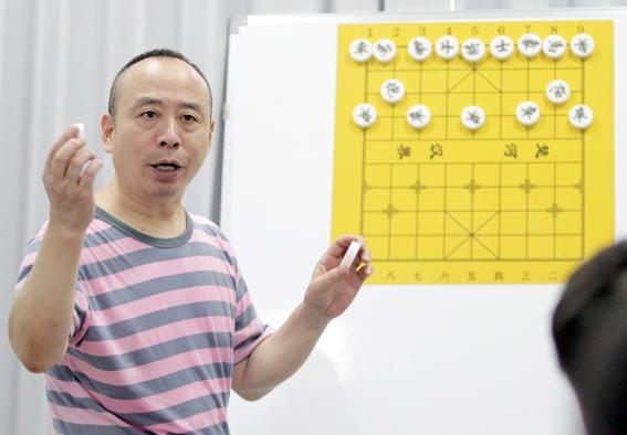 西安养老新模式，托管班管理老人社交圈，打造温馨朋友圈体验