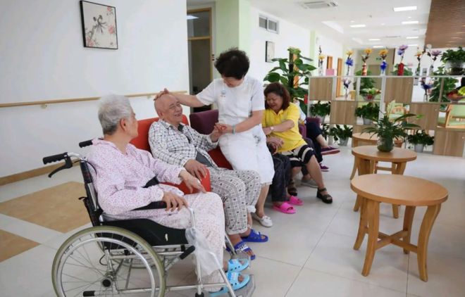 老年人如何选择养老院住宿，全面指南