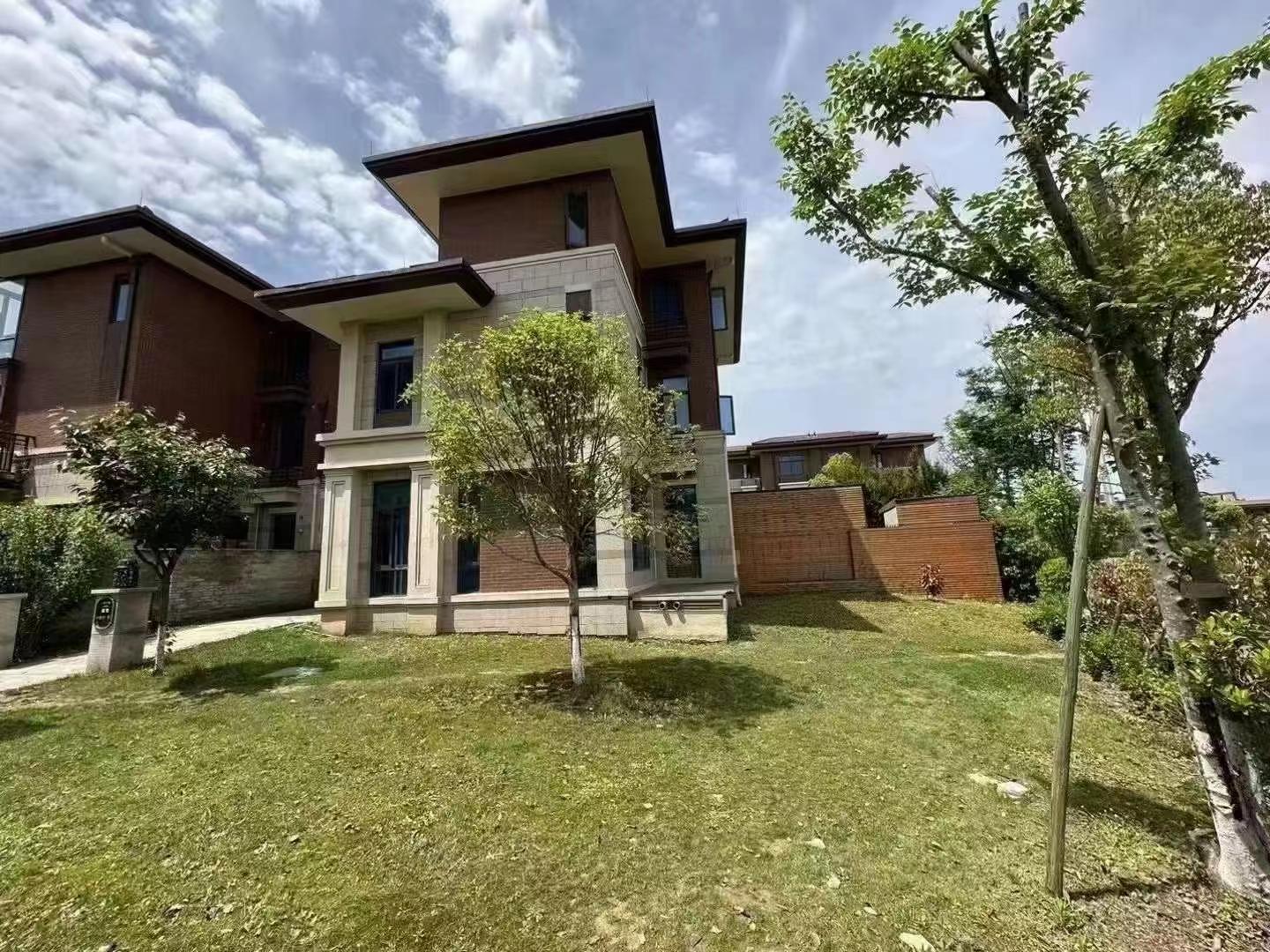 华兴别墅适合养老年人吗？全面解读其优势与考量因素